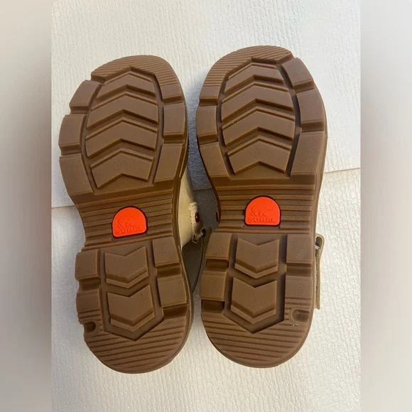 Free People Sorel Roam'N Rubber Clogs
Size 9.5 - Picture 12 of 13